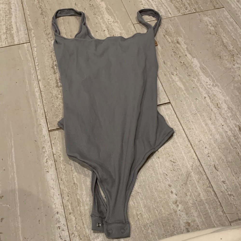 Skims grey tank